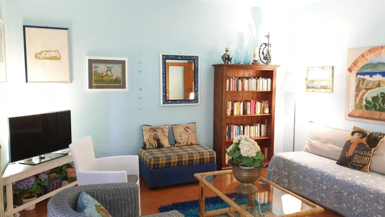 Accogliente Villetta Bi-Familiare Pietrasanta 0*,