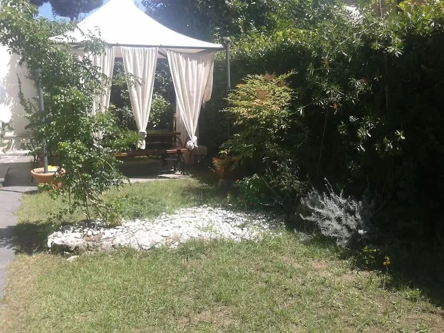 Accogliente Villetta Bi-Familiare Pietrasanta Holiday home
