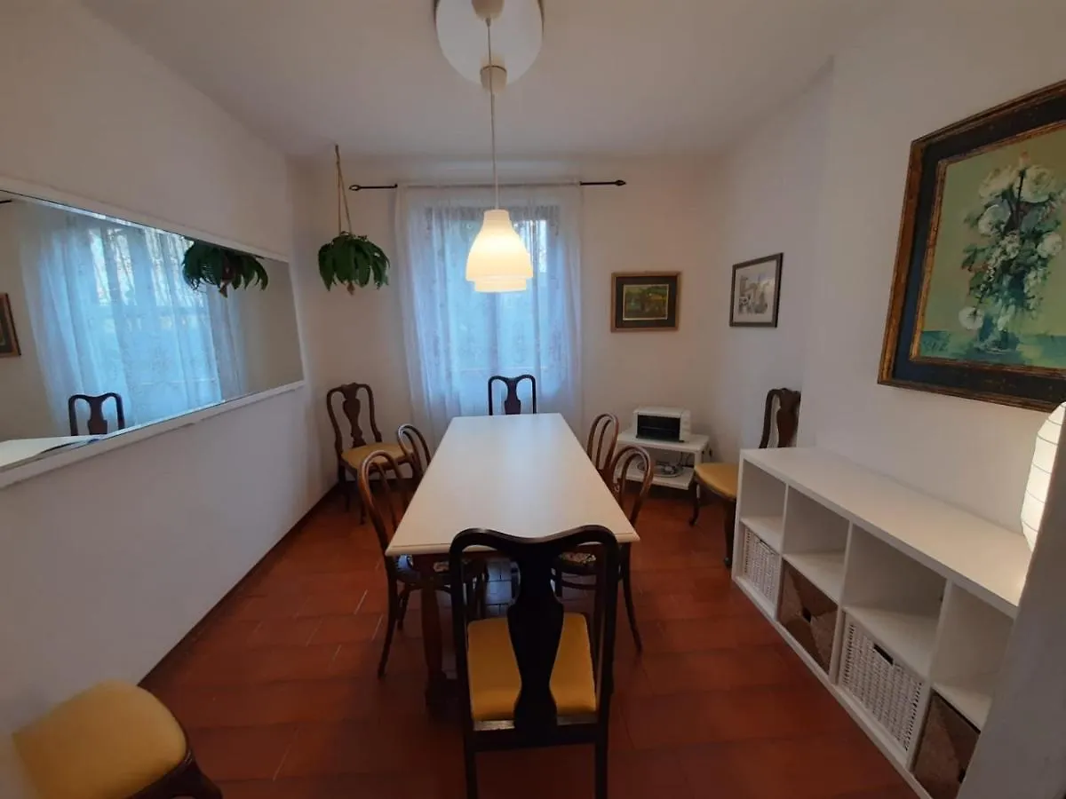 Accogliente Villetta Bi-Familiare Pietrasanta Italy