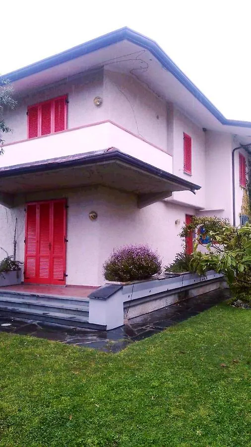 Accogliente Villetta Bi-Familiare Pietrasanta Holiday home