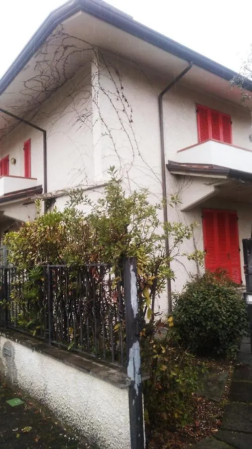 Holiday home Accogliente Villetta Bi-Familiare Pietrasanta Italy