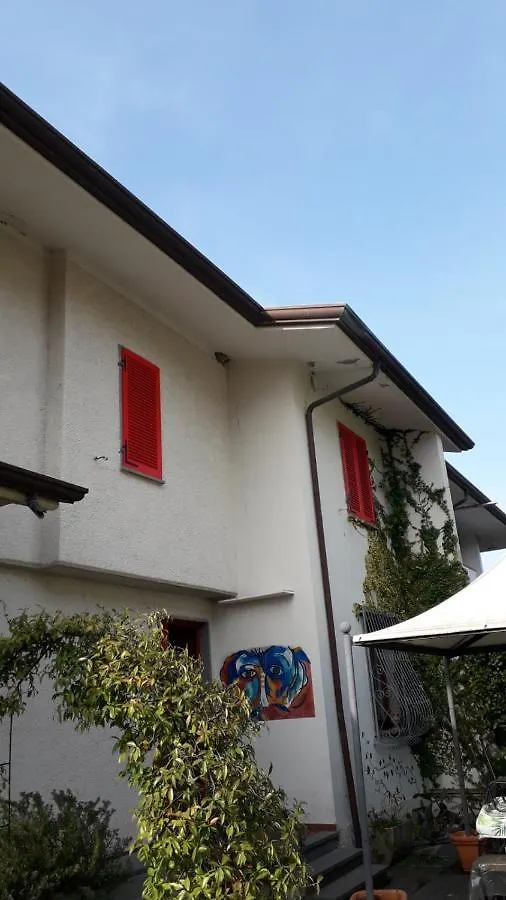 Accogliente Villetta Bi-Familiare Pietrasanta Holiday home