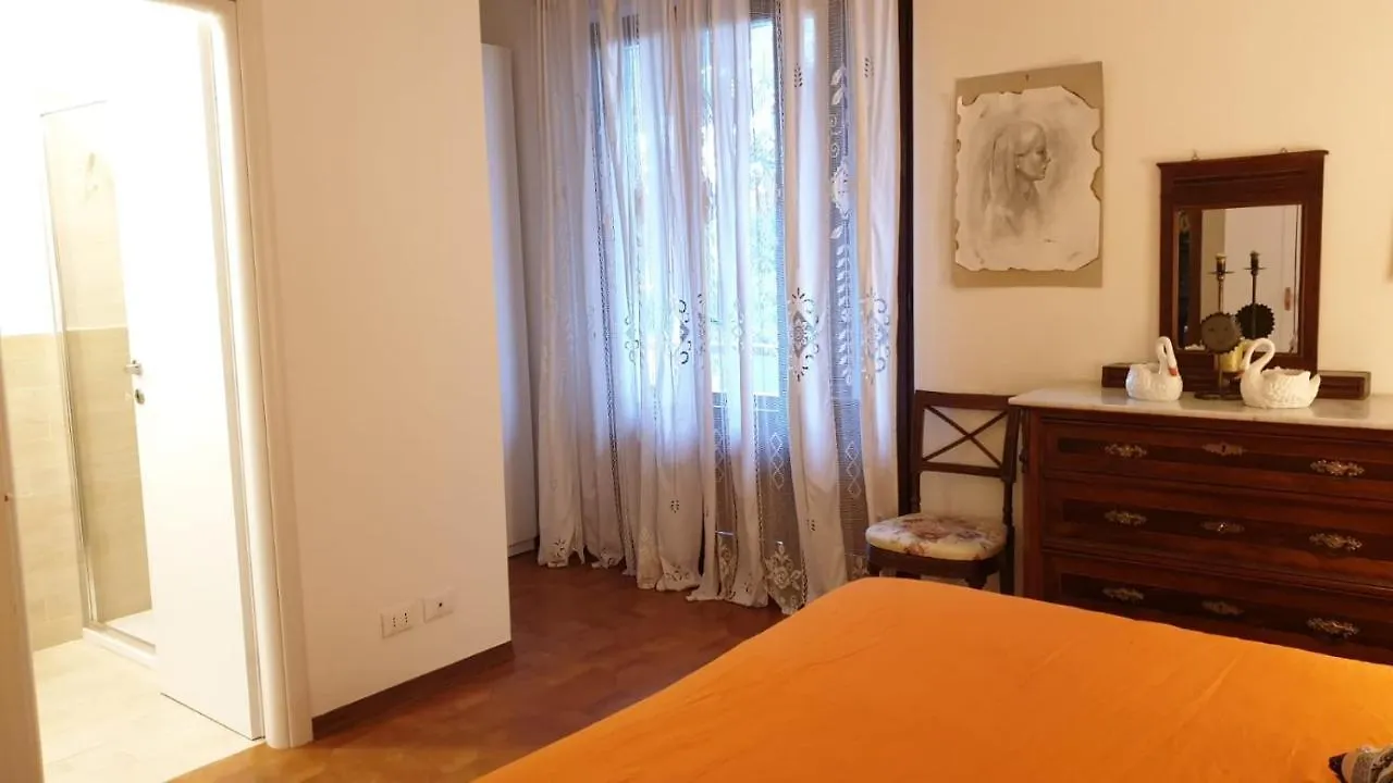 Accogliente Villetta Bi-Familiare Pietrasanta 0*,  Italy