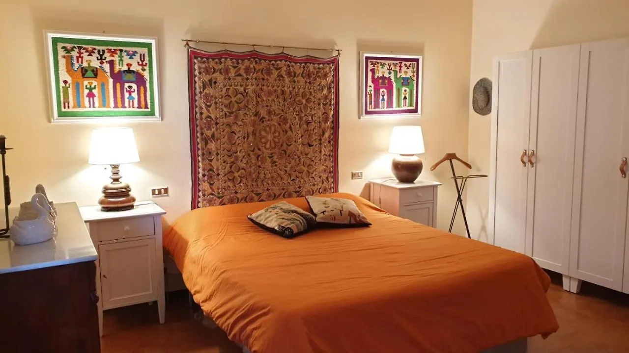 Accogliente Villetta Bi-Familiare Pietrasanta