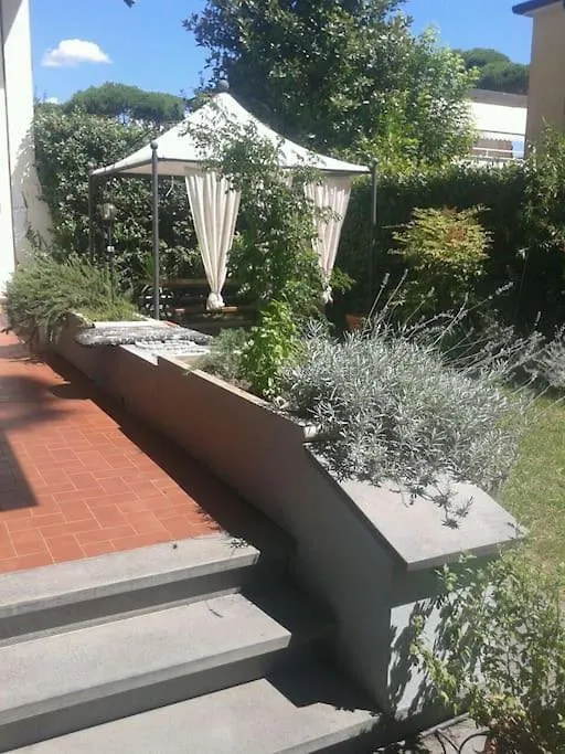 Holiday home Accogliente Villetta Bi-Familiare Pietrasanta