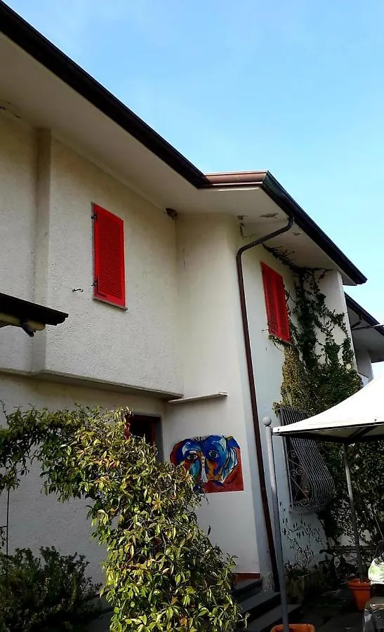 Accogliente Villetta Bi-Familiare Pietrasanta 0*,  Italy